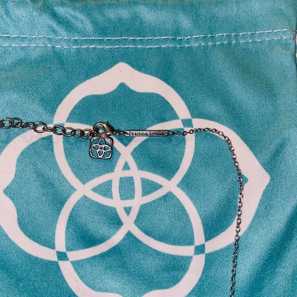 Kendra Scott Elisa Pendant Necklace - Picture 2 of 2